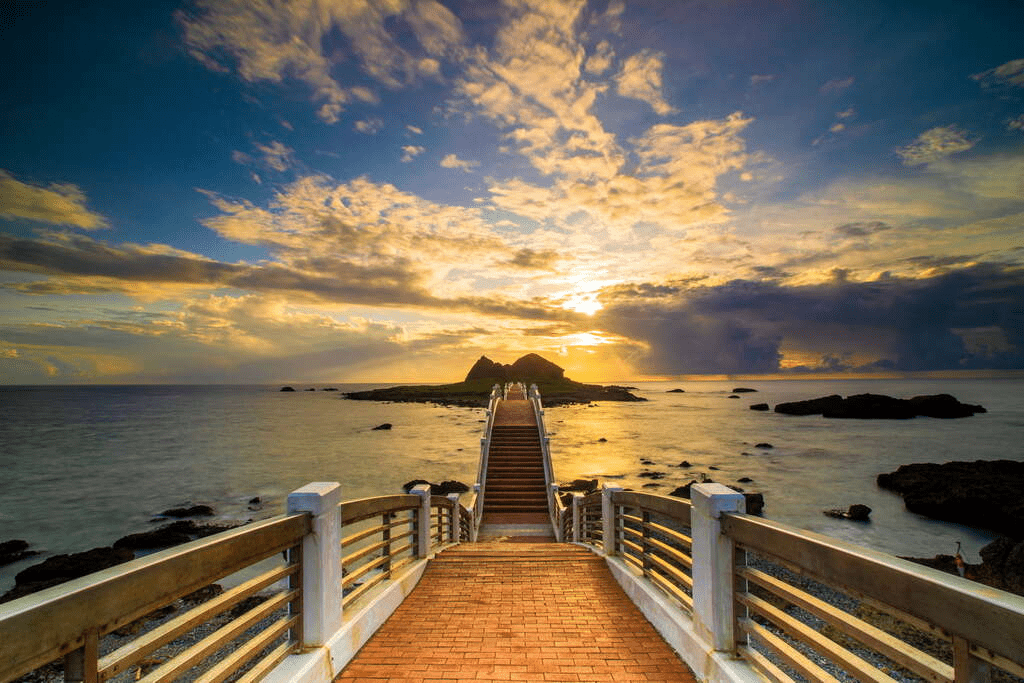 三仙台跨海拱橋與島嶼全景