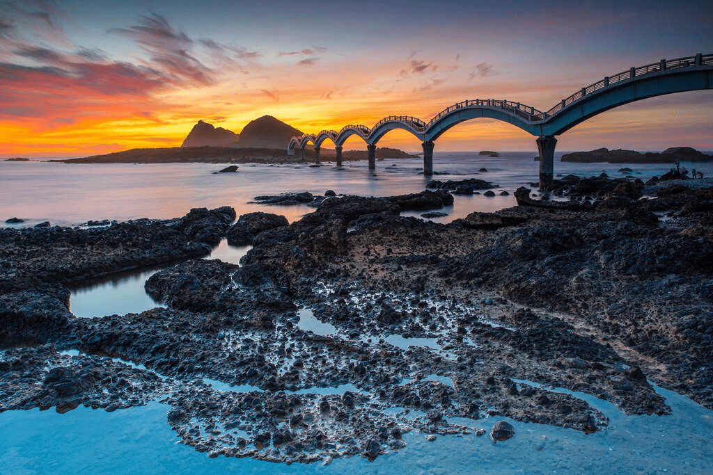 三仙台島上的奇岩怪石與海蝕地形