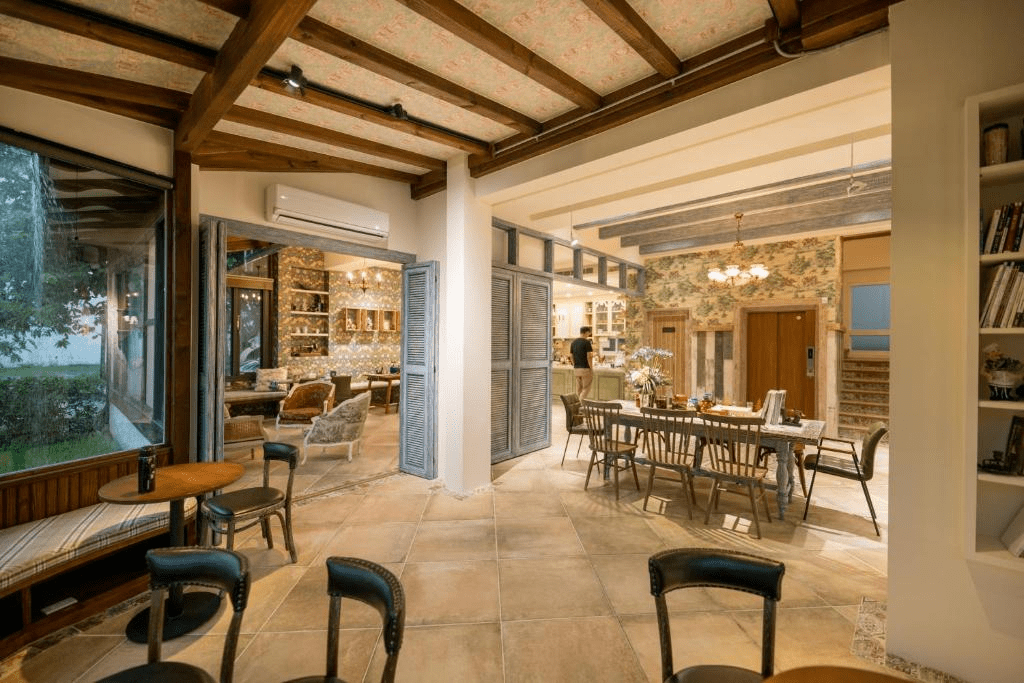 抵達宜蘭員山 R&J Guesthouse，坐下的那一刻才感覺旅行真正開始慢慢展開