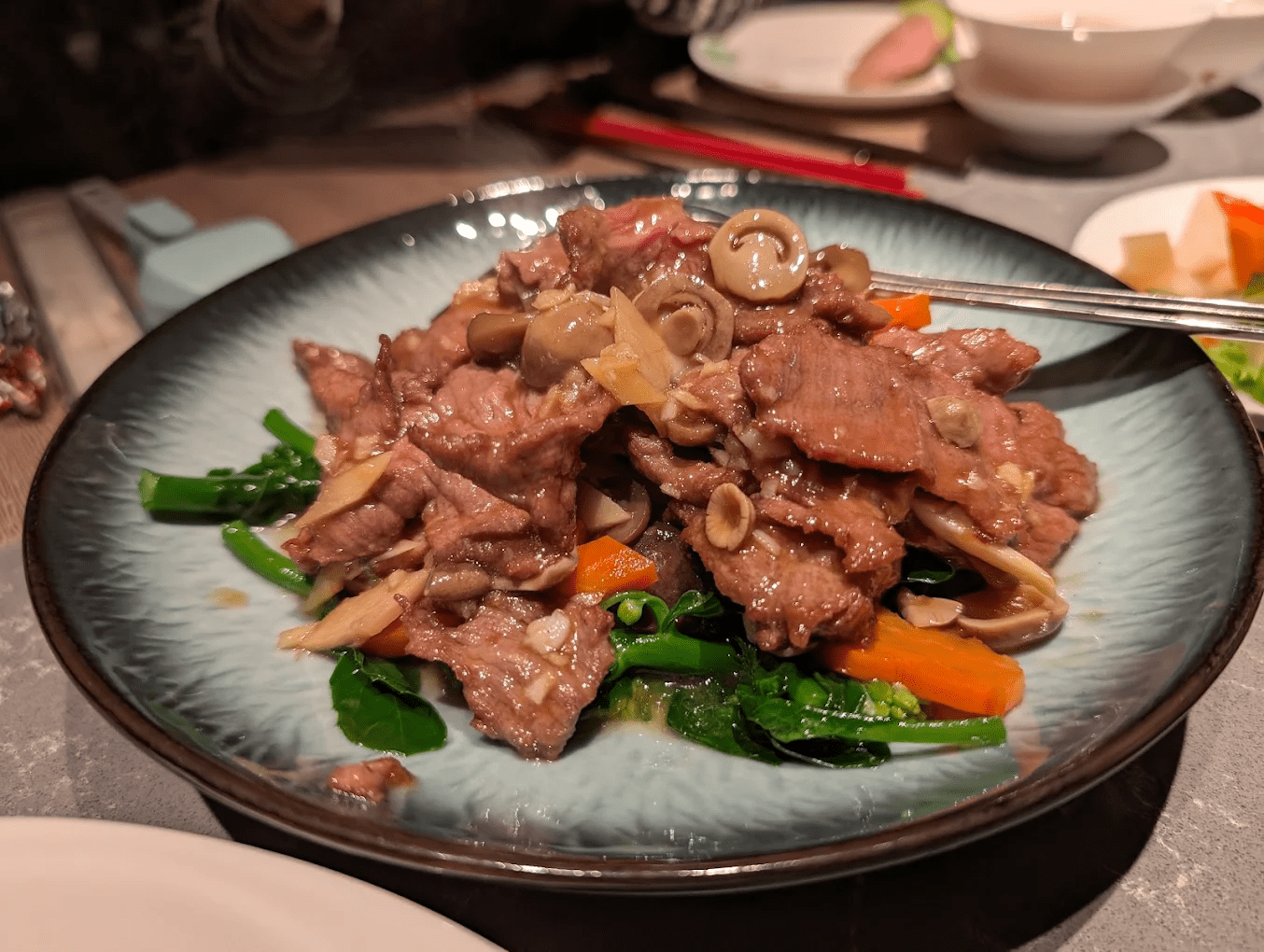 跟著傍晚的湖風走到日月潭力麗溫德姆溫泉酒店，讓一天的疲憊被溫泉慢慢融開