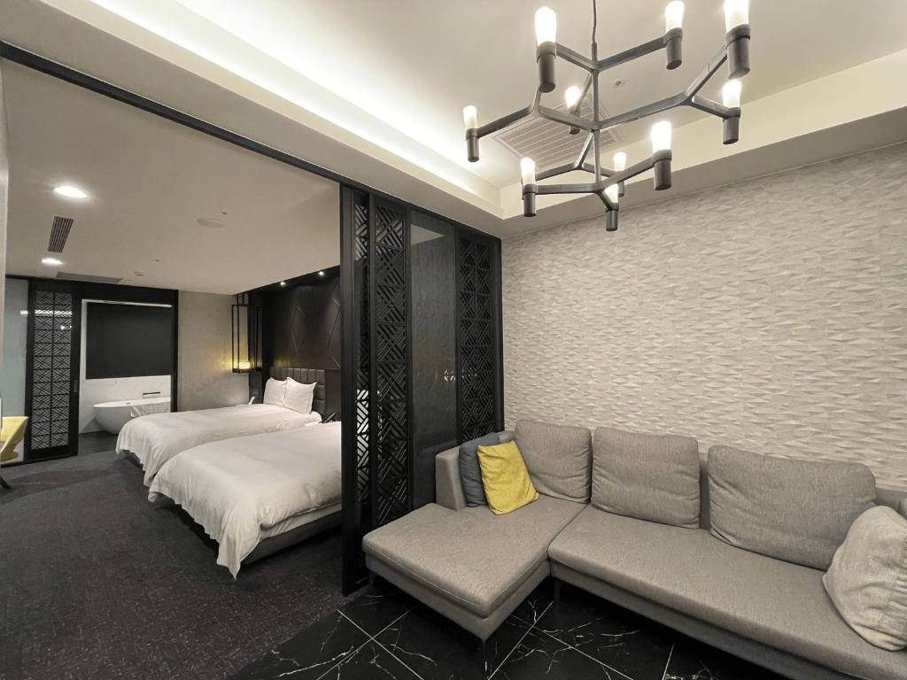 夏都城旅安平館提供寬敞的房型選擇,特別適合家庭旅客