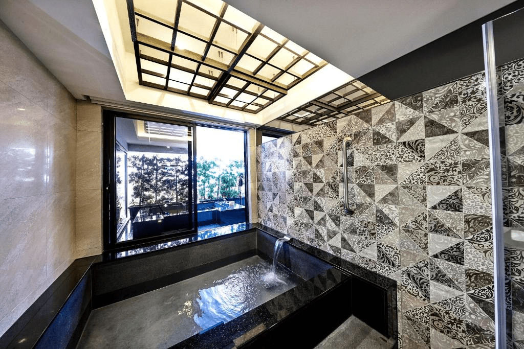 在宜蘭挑一間想住進去就不想離開的飯店，讓週末的節奏從溫泉與微風開始流動