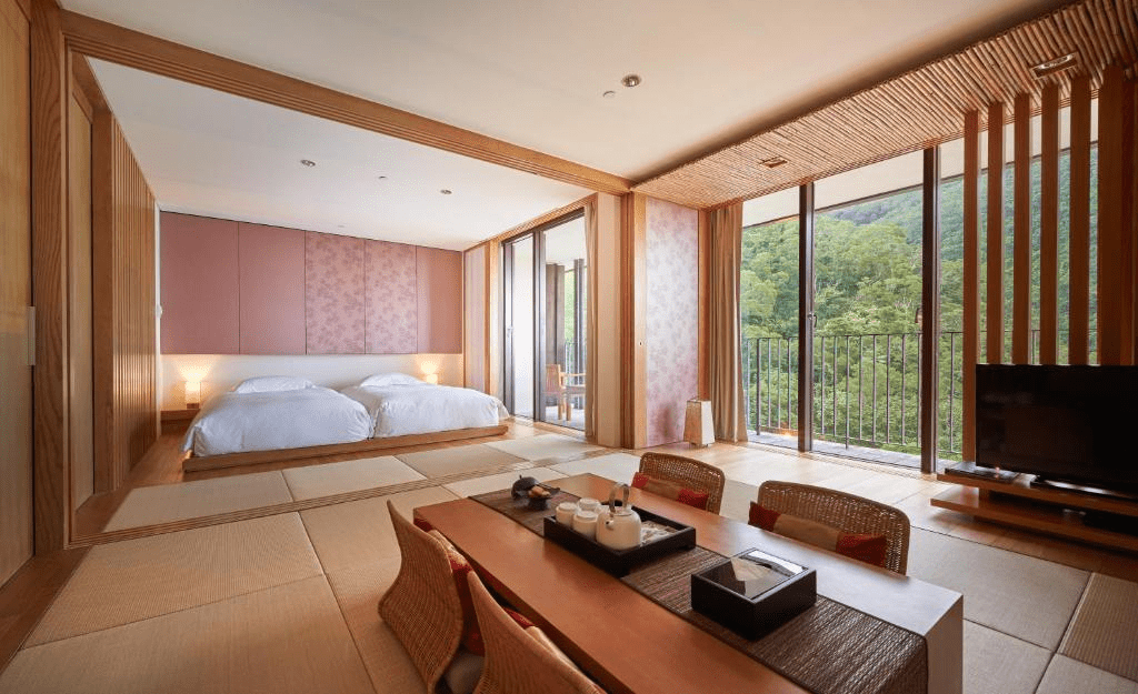 在宜蘭挑一間想住進去就不想離開的飯店，讓週末的節奏從溫泉與微風開始流動