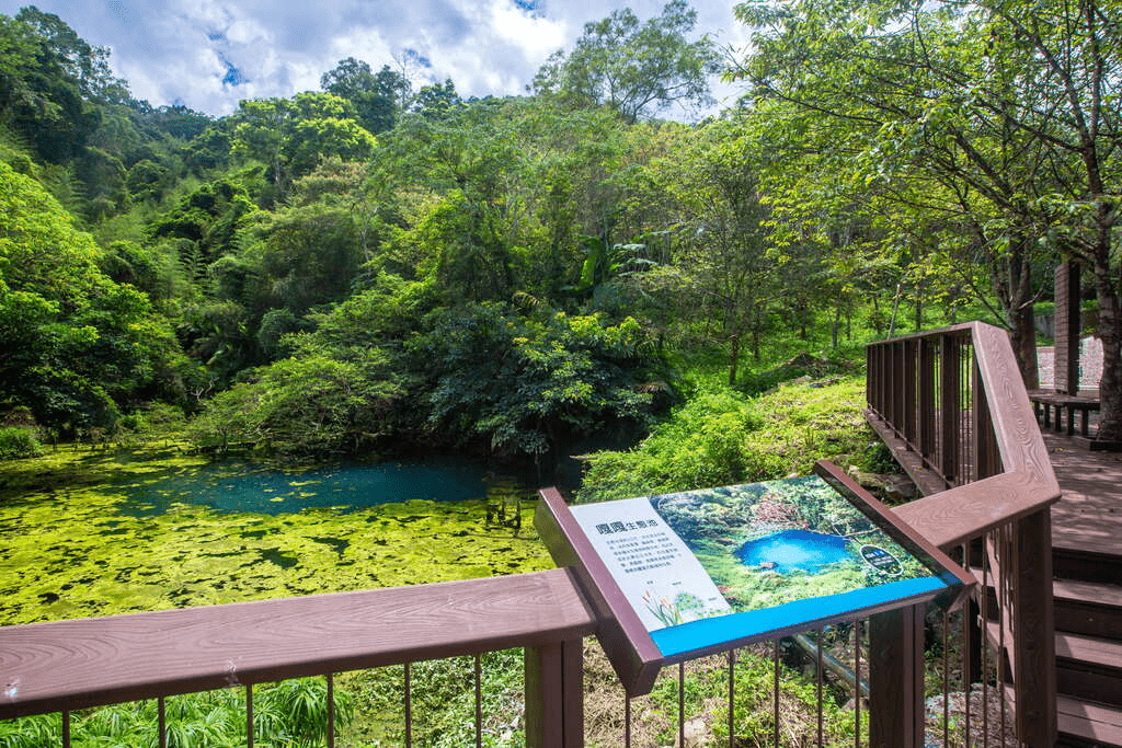 桃園復興優霞雲瀑布｜走進台版九寨溝，遇見夢幻湖水藍的溪谷秘境