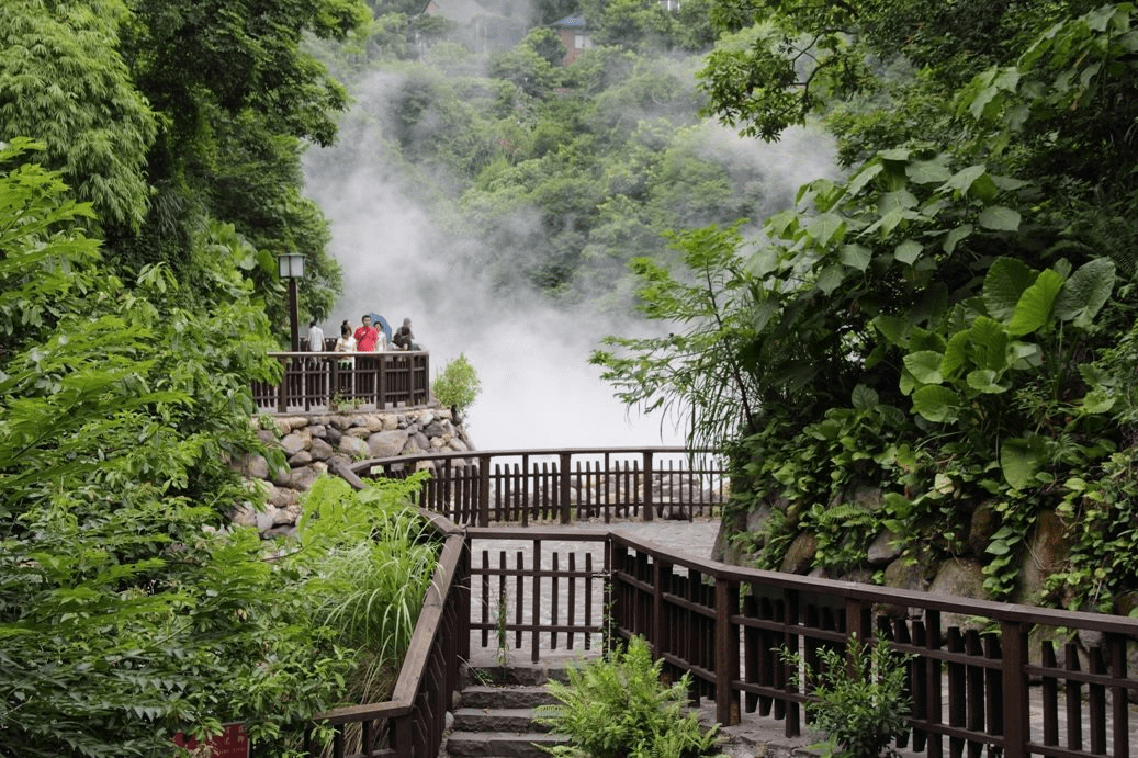 在北投麗禧溫泉酒店的山色午後,把時間交給白磺泉,靜靜住進台北少見的深度放鬆時刻
