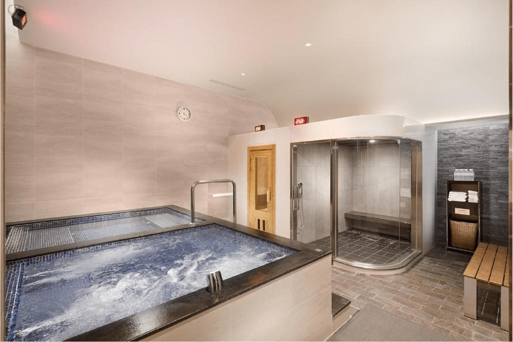 走進台北美福大飯店的寧靜氛圍，把城市的喧囂留在門外，重新感受一場專屬於自己的輕旅行