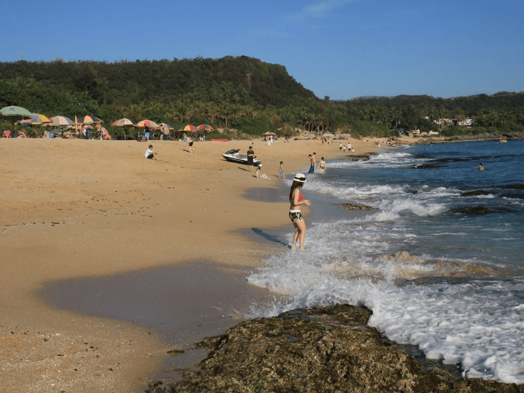 在墾丁夏都迎著海風散步，看大灣晨光慢慢亮起的一段度假旅程