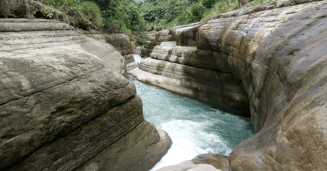 在古坑山風裡散步，用步伐記下柔軟的風景，讓山谷與咖啡陪我說悄悄話