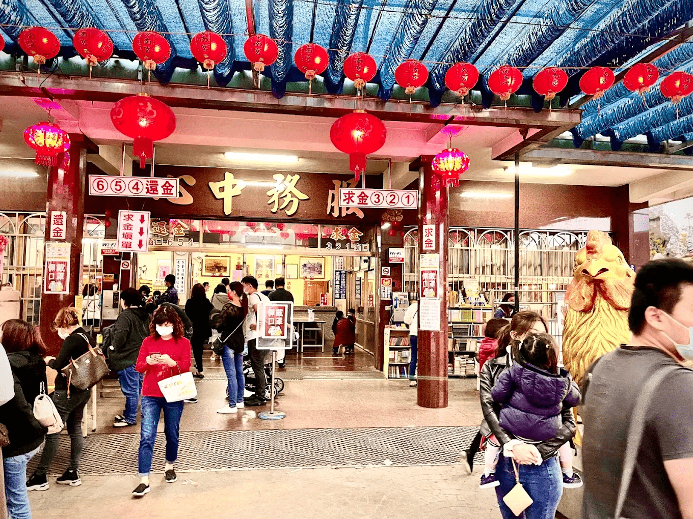 紫南宮熱鬧的參拜景象