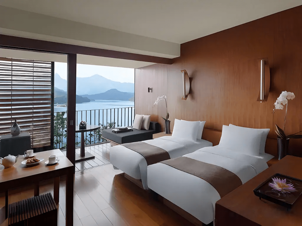 沿著湖光與碼頭安排節奏,這樣挑選日月潭住宿,讓旅程從清晨窗景開始慢下來