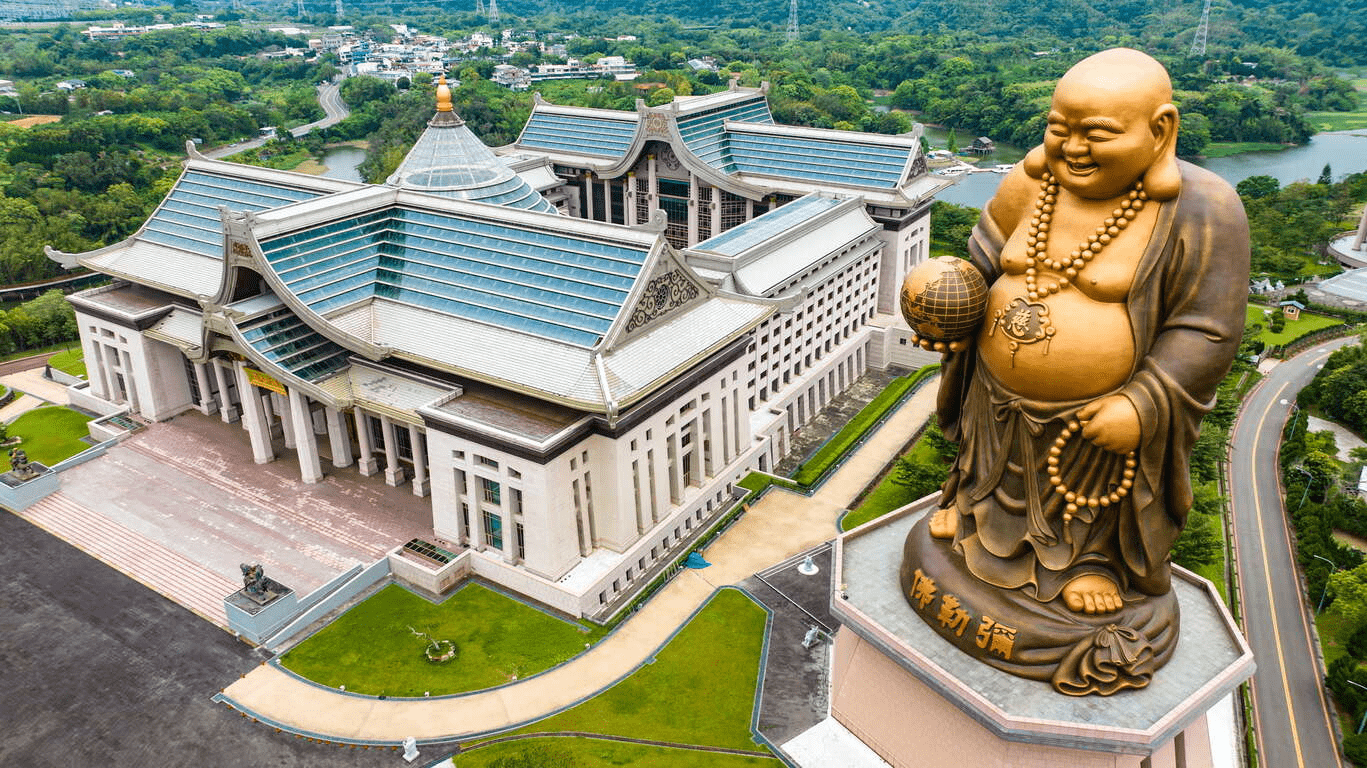 跟著午後陽光走進新竹峨眉湖，讓湖面亮起來的同時也慢慢安靜你的心