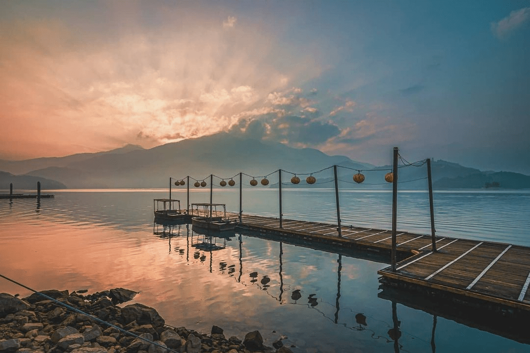 把南投的一天留給森林與湖泊：晨走溪頭，傍晚在日月潭看風把水面吹得溫和