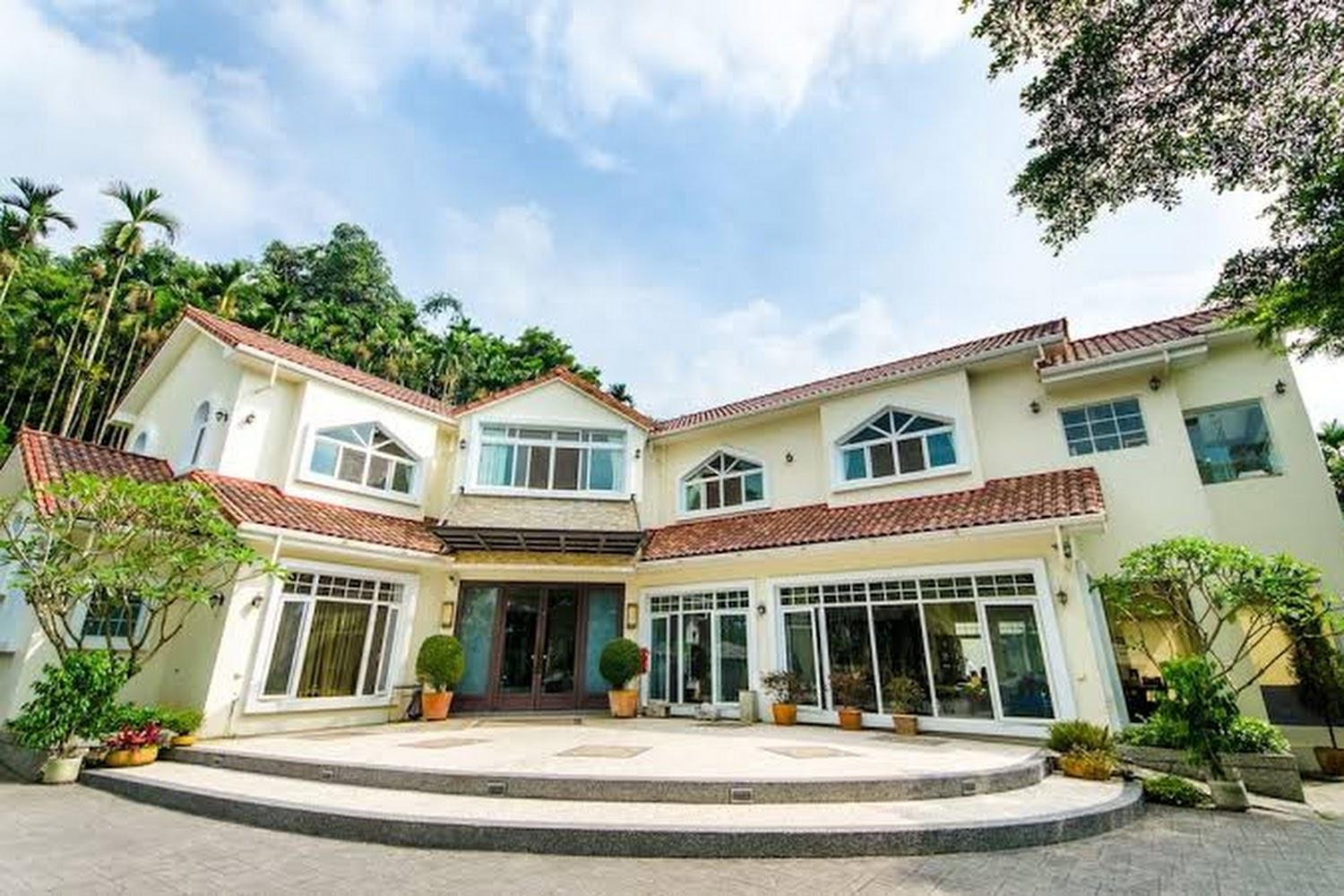 日月潭隱藏版歐洲山林Villa！布查德Villa週年慶一泊二食、山景下午茶每人只要$1,999｜每日限量2間