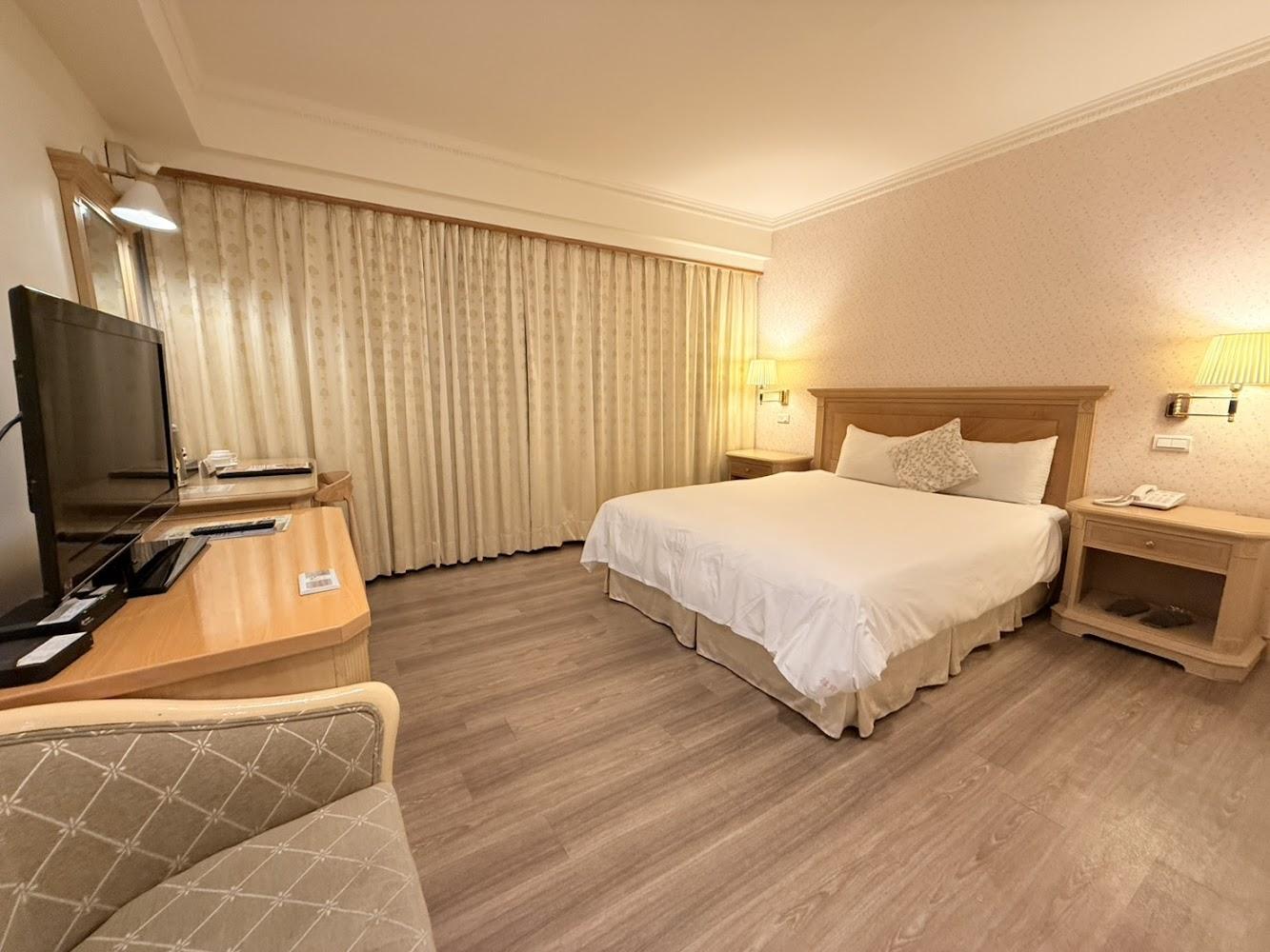 台南住宿新選擇！劍橋大飯店雙人房$1,888再升等家庭房，步行五分鐘到火車站、早餐超豐盛