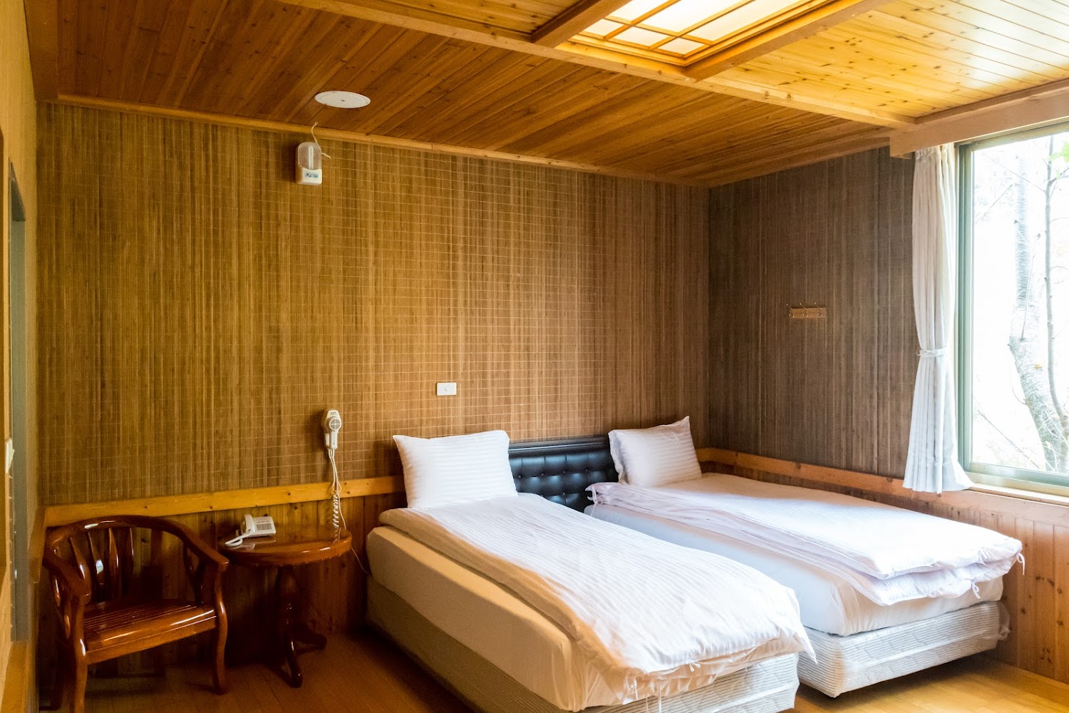 南投清境佳美渡假山莊｜$1,888山景木屋特惠、賞雲海星空享茶香，步行10分鐘玩遍清境農場！