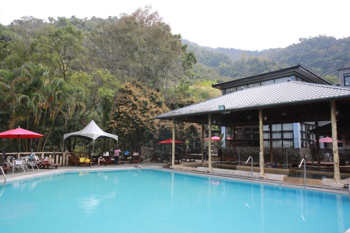 高雄六龜天闊SPA溫泉會館：山林環抱的私湯Villa，身心靈療癒之旅