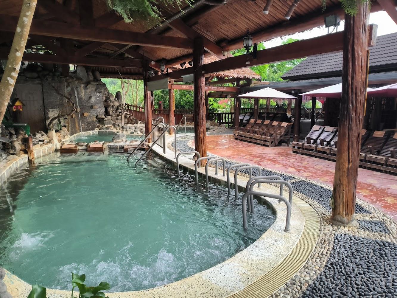 高雄六龜美崙山溫泉渡假山莊：獨立湯屋、山林美景、一泊二食超高CP值，遠離塵囂的養生秘境