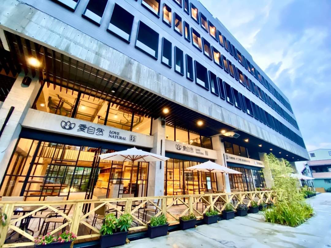 台中高鐵住宿首選｜康茵行旅：三鐵共構超便利，雙人房含早餐只要$1580，親子友善、高CP值真實評價揭露！