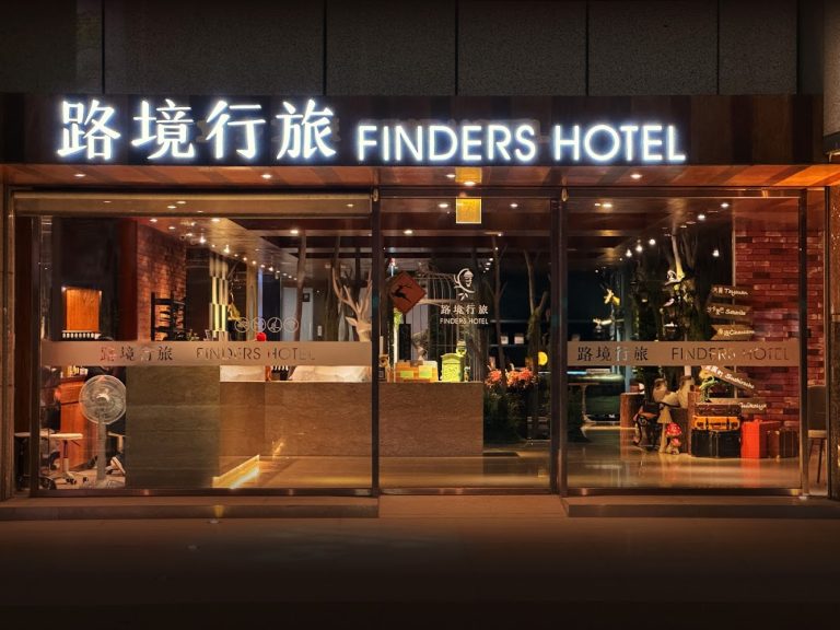 台南西門高CP值親子旅宿推薦！路境行旅平日家庭房每人只要325元，市中心絕佳地點設計舒適超省錢