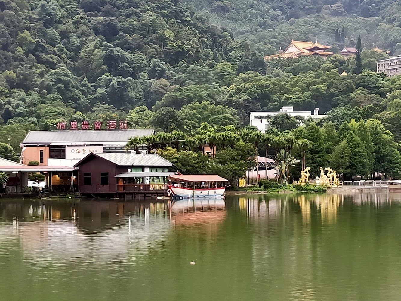 南投唯一湖上飯店！天水蓮大飯店一泊2180元，獨享絕美鯉魚潭景與親子休閒設施