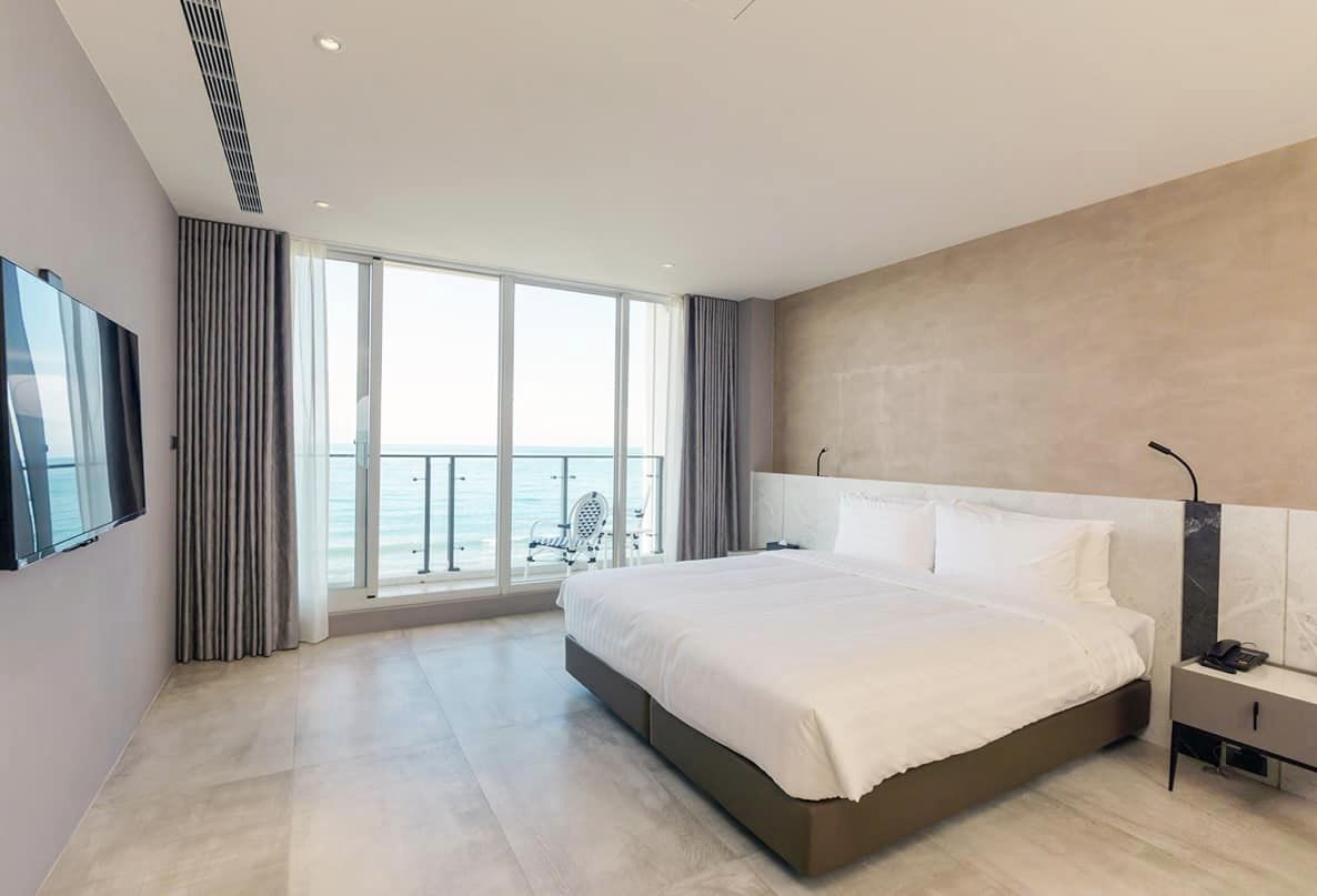 北海岸絕美零距離海景住宿！石門半島海悅渡假會館：獨立陽台、寵物友善、潮8主題餐廳一次滿足