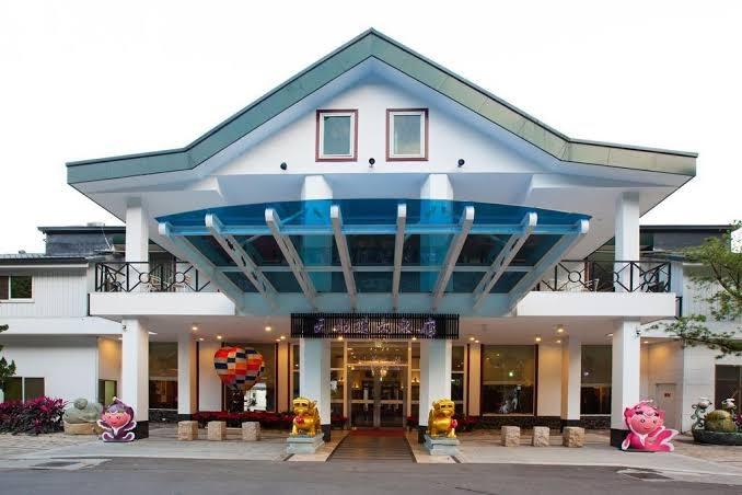 南投埔里天水蓮大飯店開箱！全台唯一湖上飯店，一泊早餐+天鵝船雙人房只要2180元，享受夢幻湖景住宿體驗