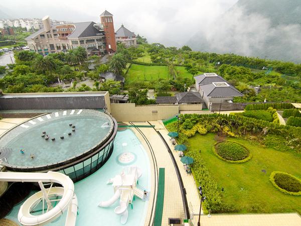 陽明山天籟渡假酒店｜山海環繞的白硫磺溫泉、親子SPA水世界、限時雙人湯屋優惠$6,999起