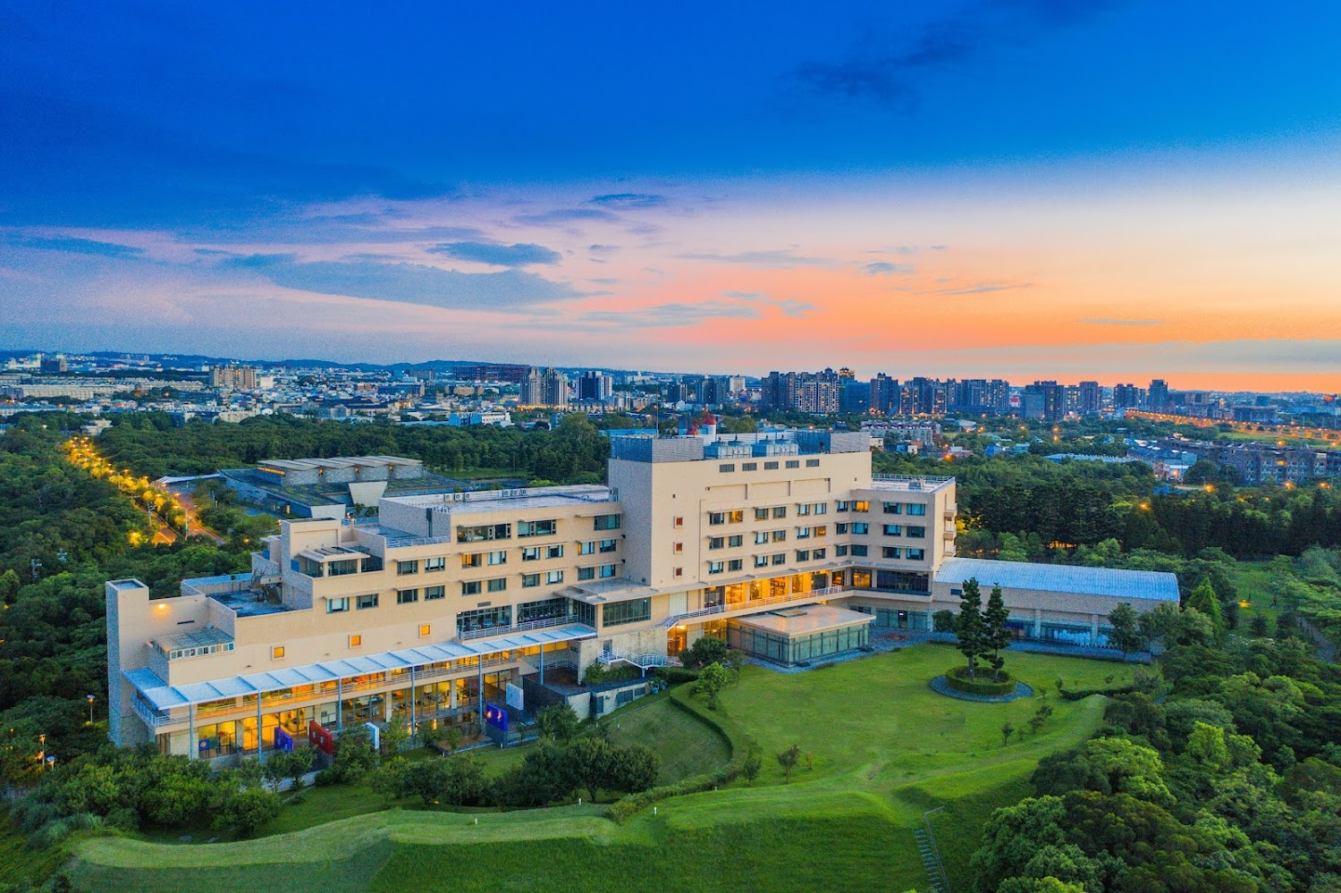 桃園中壢｜南方莊園渡假飯店：全台最大室內水療池x親子度假熱點，一泊二食輕鬆享受北台灣療癒假期