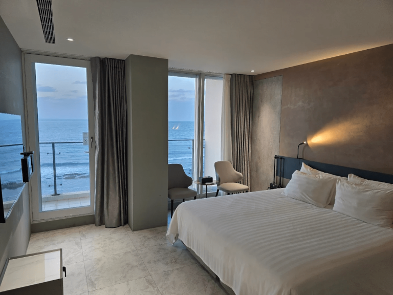 旅行新北石門半島海悅渡假會館：枕海而眠的北海岸零距離海景住宿首選