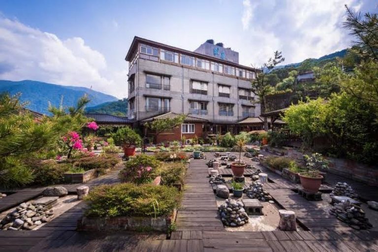 烏來淞呂溫泉會館｜一房一景賞山水美人湯，觀景雙人房限時優惠只要$2,380，開啟台北後花園的療癒假期