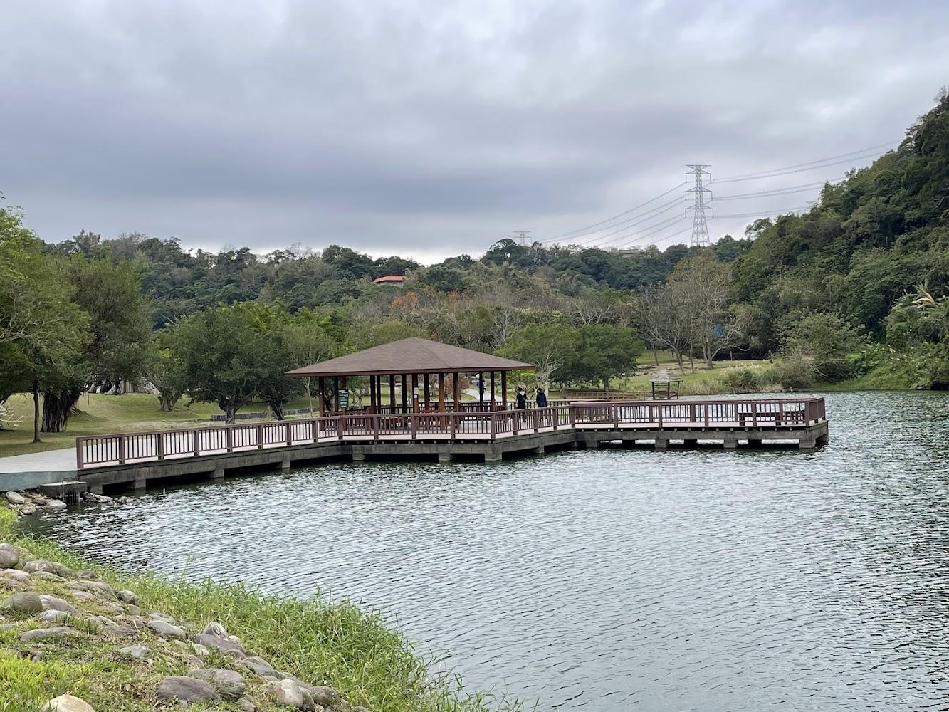 桃園龍潭三坑自然生態公園：環湖步道、綠意生態、親子同樂的療癒慢旅