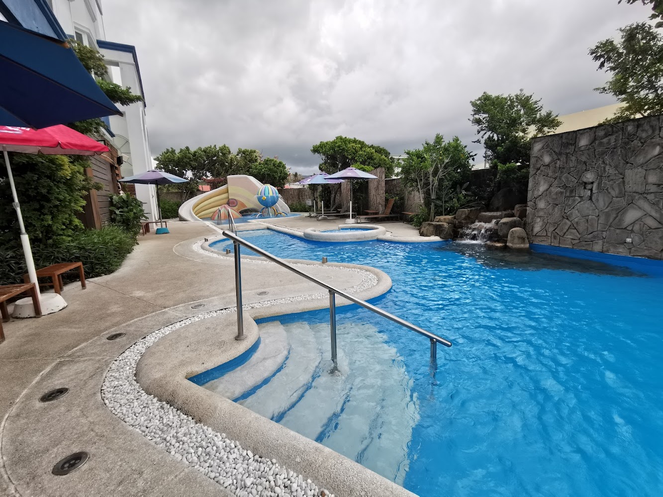 墾丁長灘休閒飯店 超強親子設施x無敵海景 雙人房含700坪FUN電屋只要2,780元起