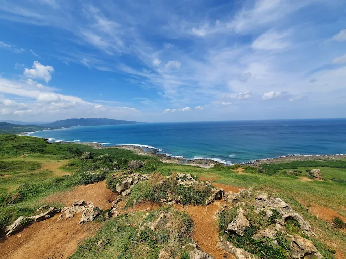 漫步在龍磐草原，感受太平洋強勁海風與壯麗海崖的震撼對話