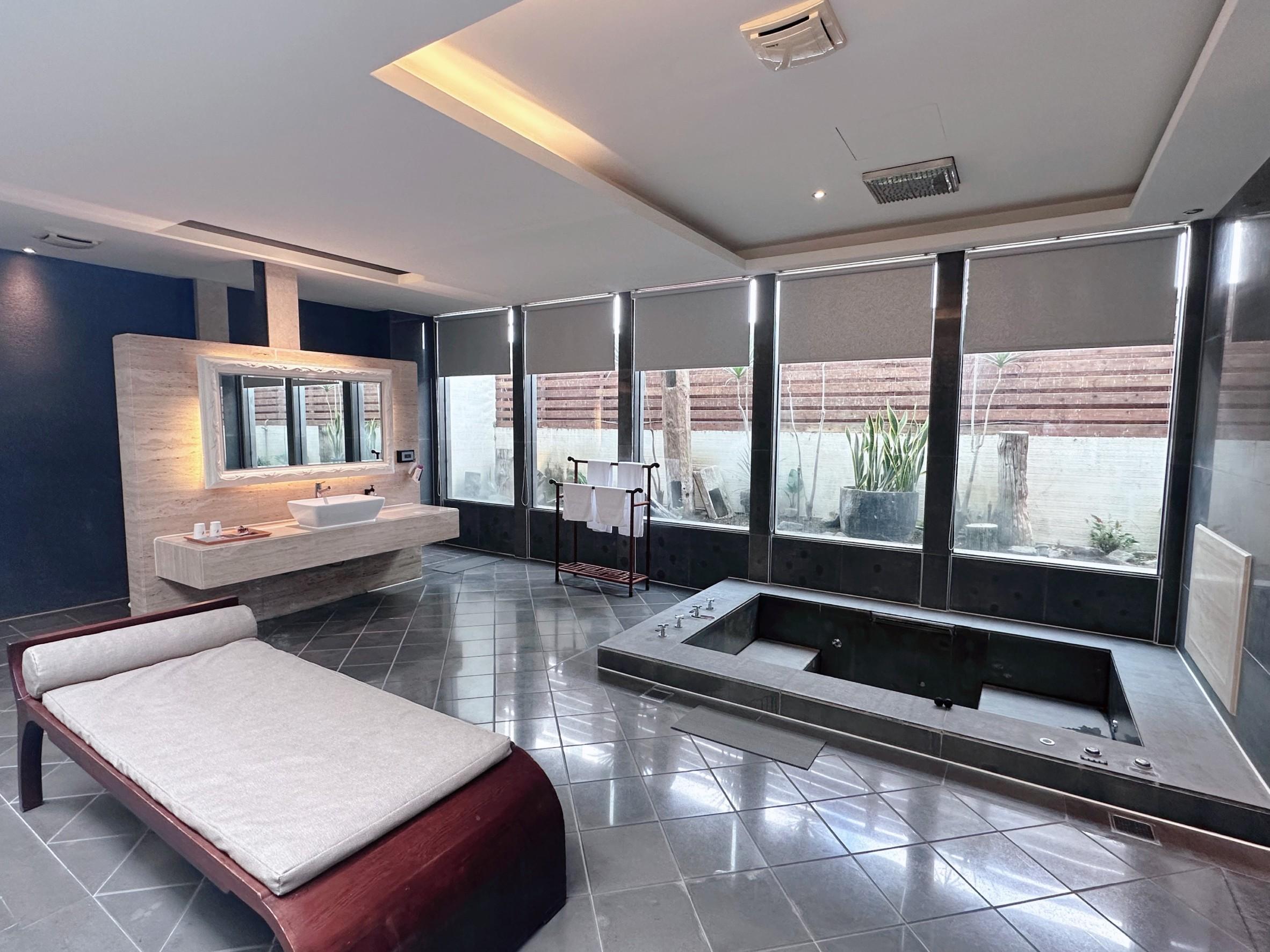 雲林虎尾住宿推薦｜2,480元住進40坪禪風豪宅！超大按摩浴缸＋獨立車庫