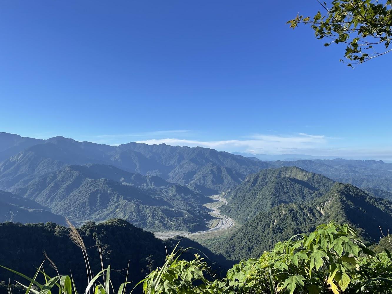 馬那邦山壯闊的山景與植被