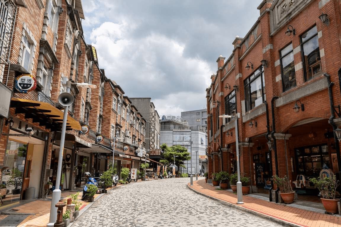 把一天交給新北的文化風景,從淡水古蹟走到坪林茶鄉,用腳步感受城市的歷史與溫度