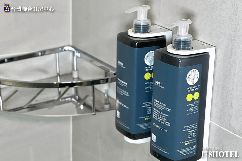 飯店大廳寬敞明亮，提供旅人一處放鬆的休息空間