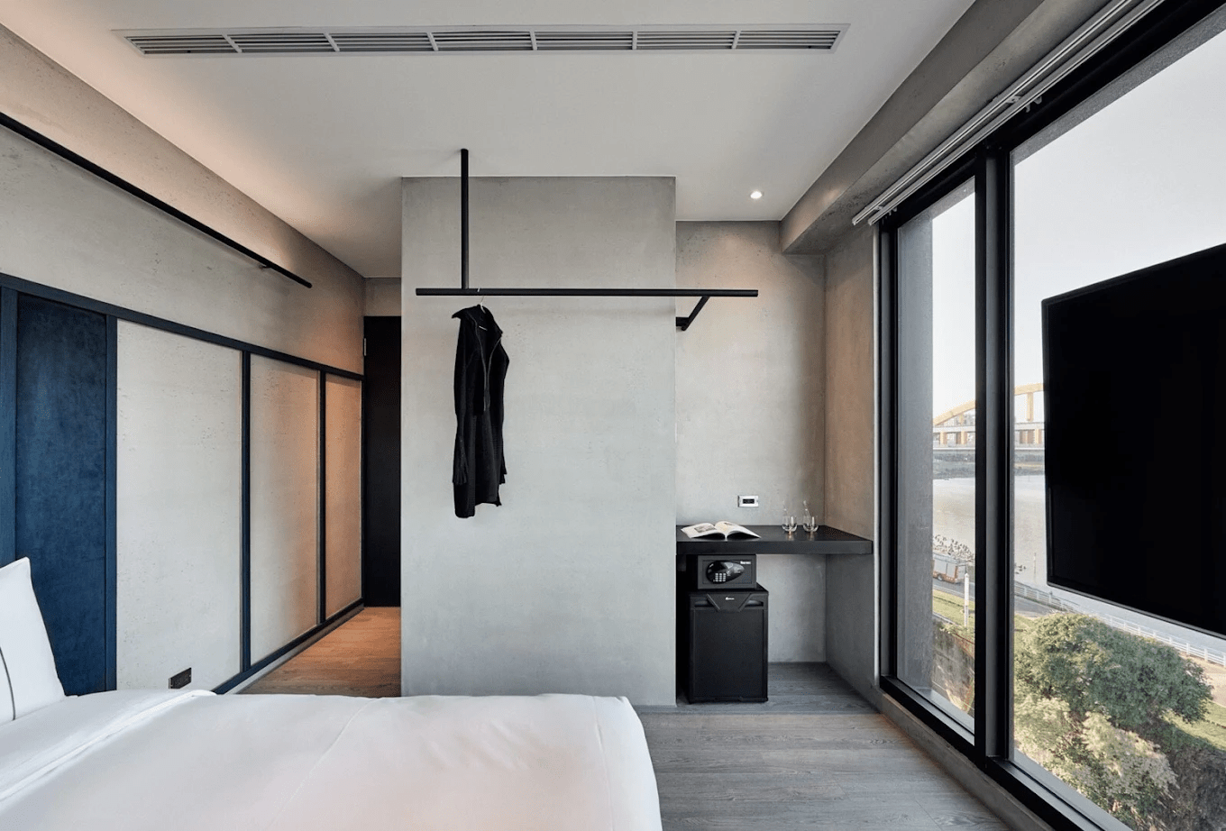 松河璞旅房型內部細節，展現工業與暖色調的平衡