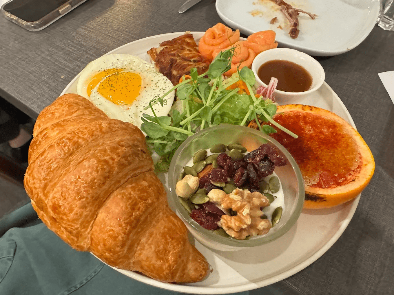 餐廳角落座位區，適合安靜用餐或閱讀