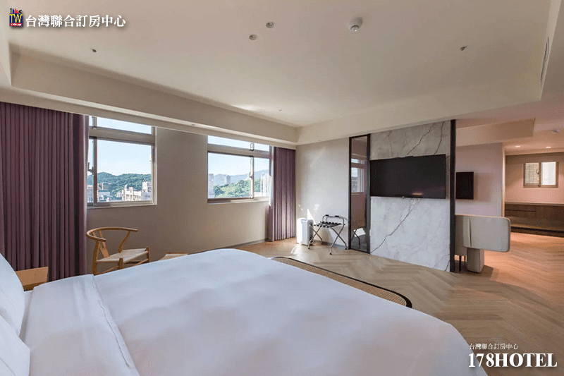 客房浴室鏡面與洗手台設計