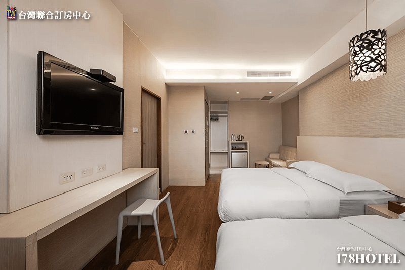 旅店客房擺設與採光