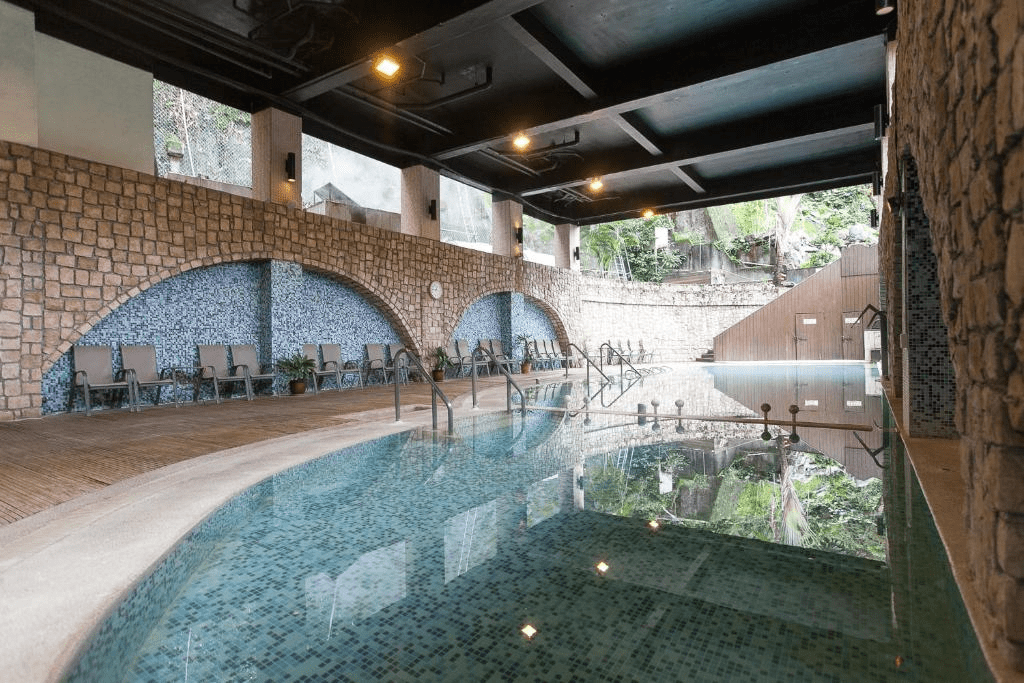 從卑南到知本的路上，台東溫泉飯店正等你泡一池熱湯，收好一整天的疲憊