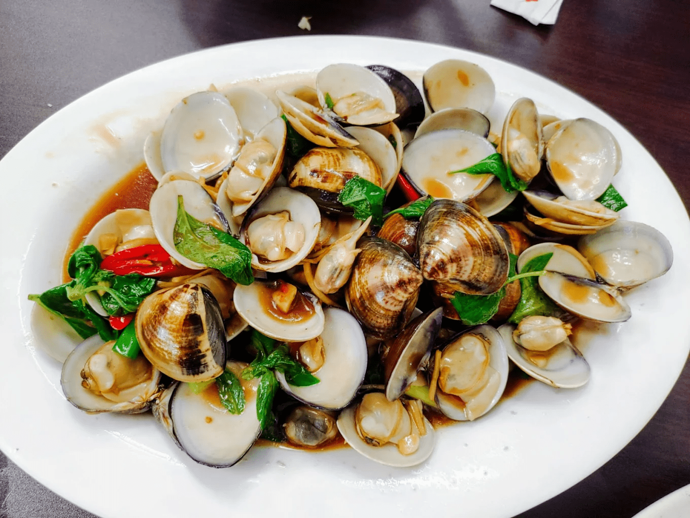 宋媽媽海產店｜成功鎮在地人從小吃到大的海味老店，一桌就是台東日常