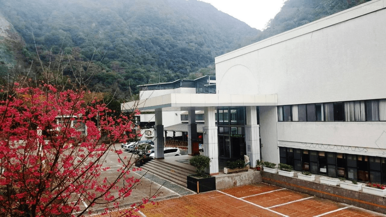 當峽谷夜色慢慢沉靜，在天祥住上一晚，讓太魯閣不只是一趟白天的風景