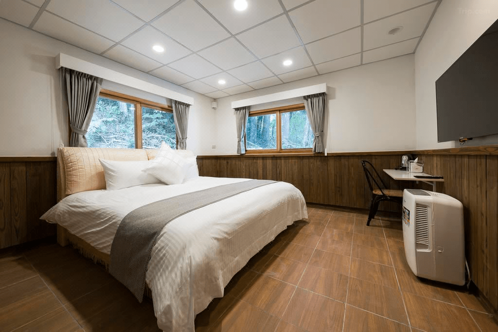 當夜晚只剩風聲與星光,住一晚觀霧山莊,讓聖稜線與雲海陪你慢慢醒來