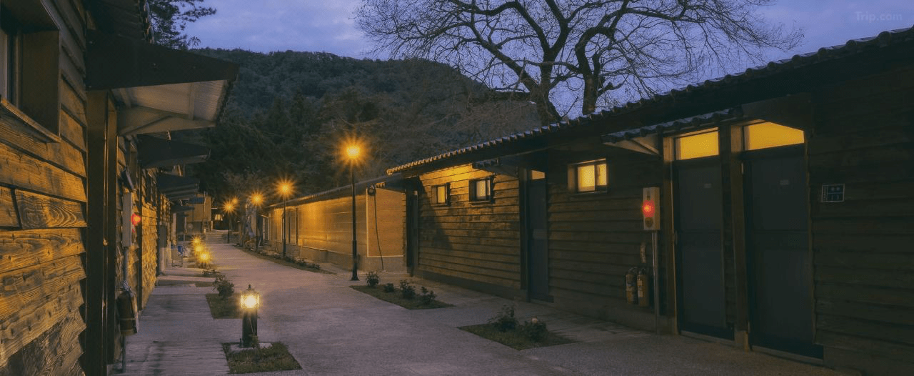 當夜晚只剩風聲與星光,住一晚觀霧山莊,讓聖稜線與雲海陪你慢慢醒來