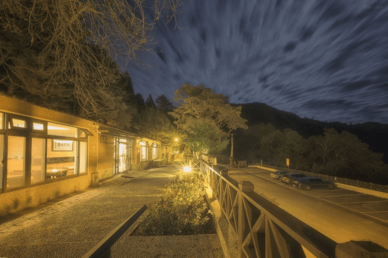 當夜晚只剩風聲與星光，住一晚觀霧山莊，讓聖稜線與雲海陪你慢慢醒來