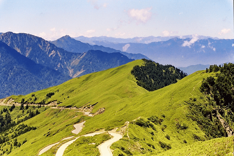 在海拔三千公尺，世界忽然變得安靜，合歡山把高山風景交到每個人手中