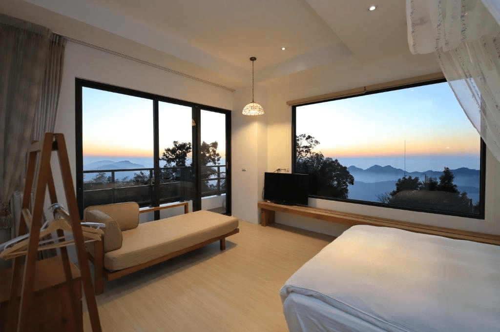 住進阿里山的夜色與清晨，在森林遊樂區與半山茶園之間找到最剛好的落點