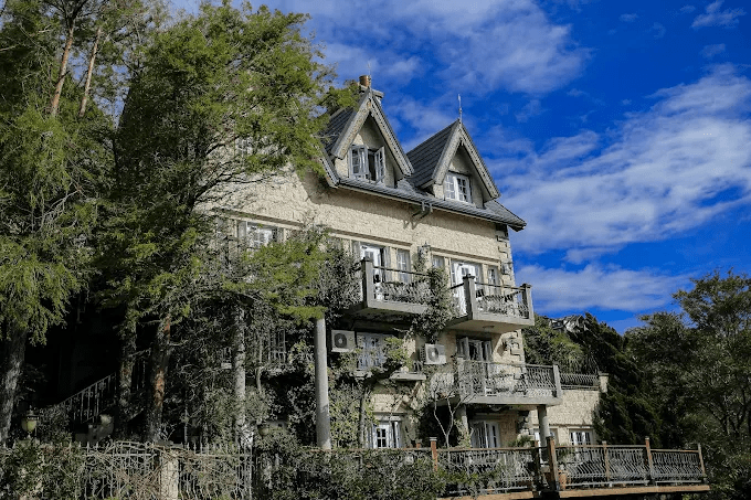 從日出到星空都在窗外，這份清境農場住宿整理適合想住進山裡的人